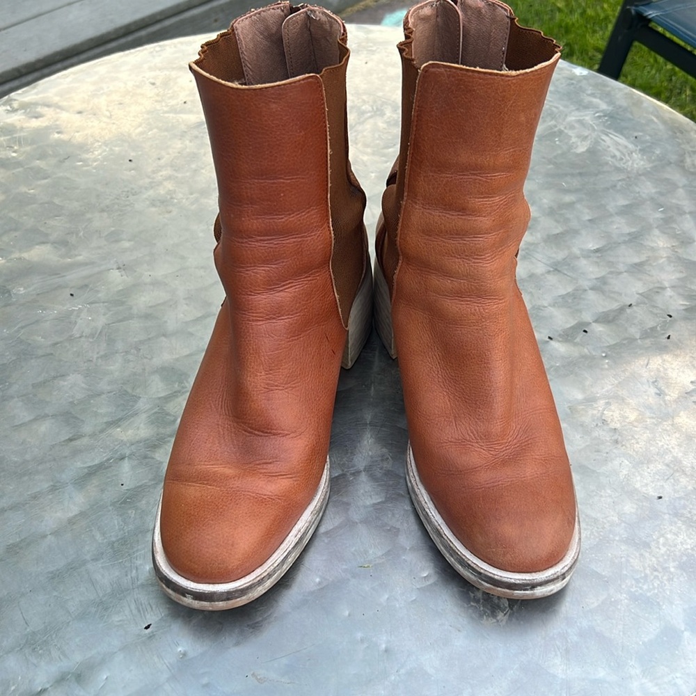 Free People Essential Chelsea Boots sz 39